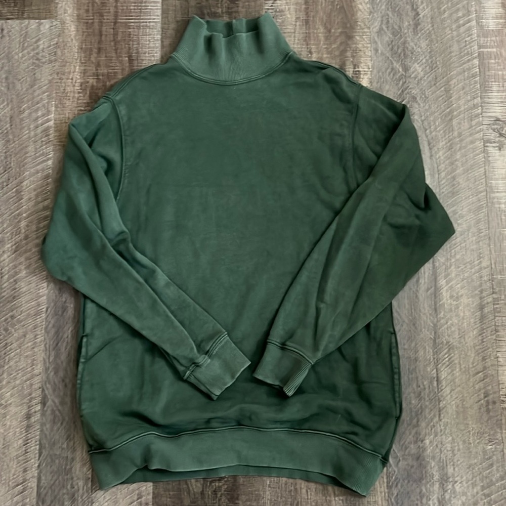 Turtleneck sweatshirt